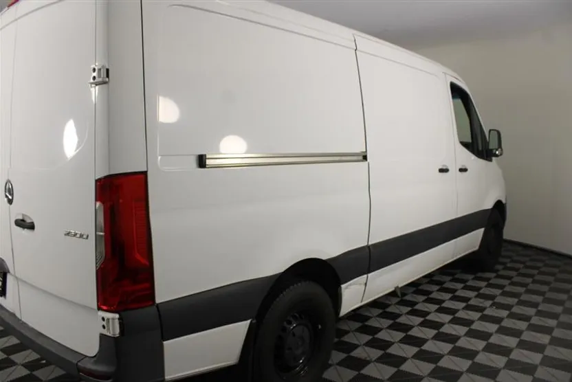 2021 Mercedes Benz Sprinter 2500 photo 1