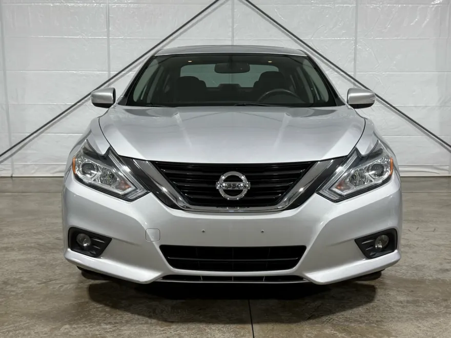 2018 Nissan Altima 2.5 SV photo 1