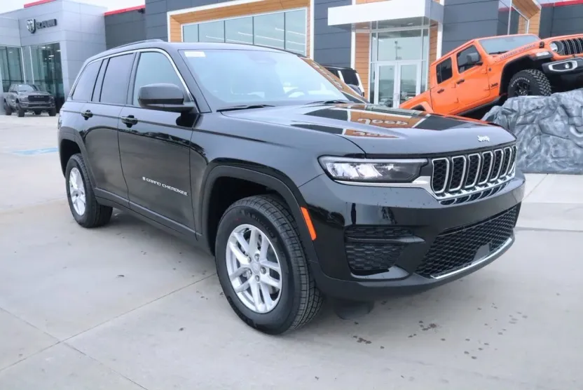 2025 Jeep Grand Cherokee Laredo X photo 1