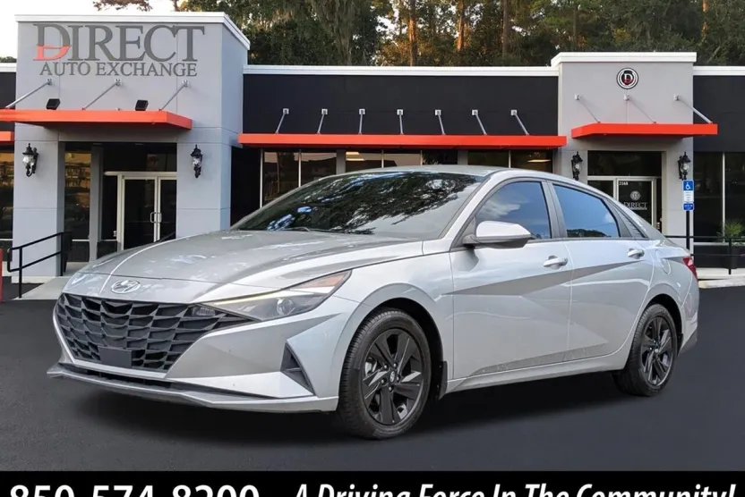 2022 Hyundai Elantra SEL Convenience photo 1