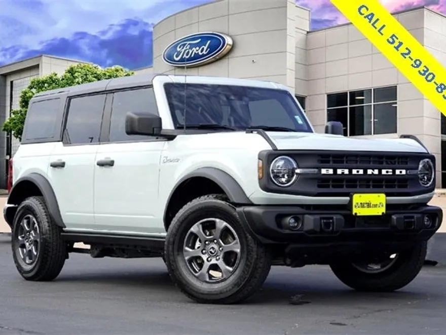 2023 Ford Bronco Black Diamond photo 1