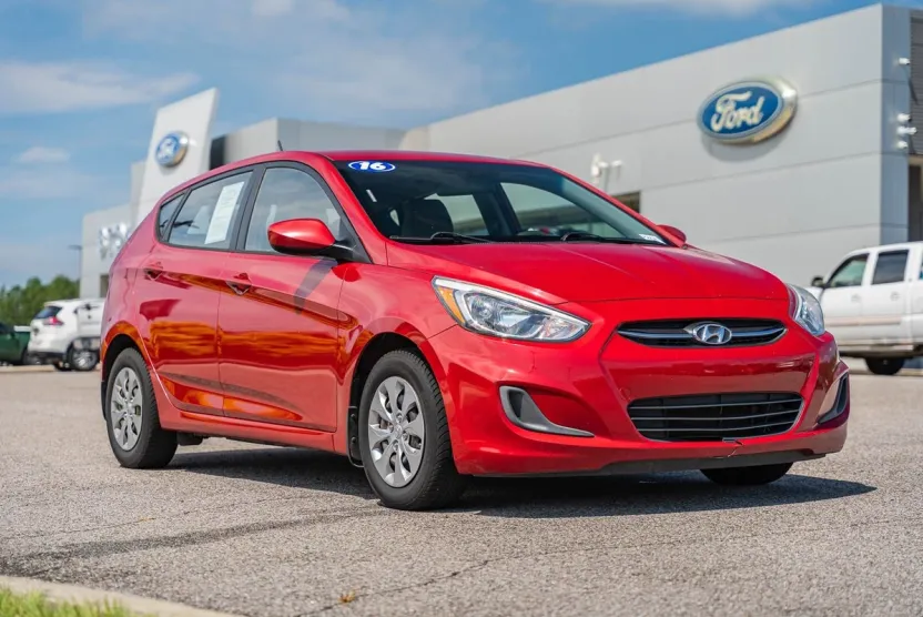 2016 Hyundai Accent SE photo 1