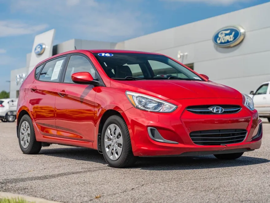 2016 Hyundai Accent SE photo 1