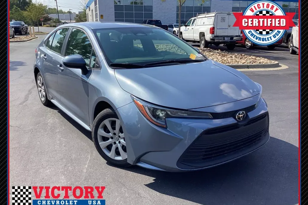 2024 Toyota Corolla LE photo 1