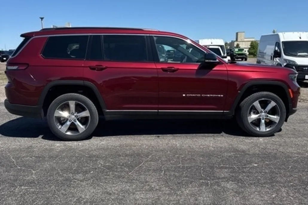 2025 Jeep Grand Cherokee L photo 1