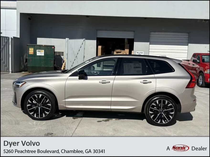 2026 Volvo XC60 B5 photo 1