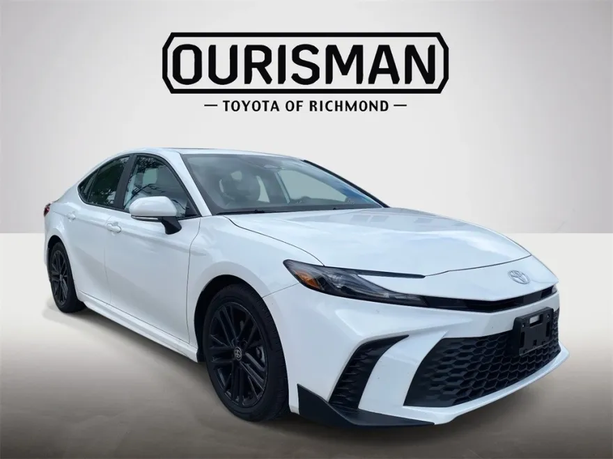 2025 Toyota Camry SE photo 1