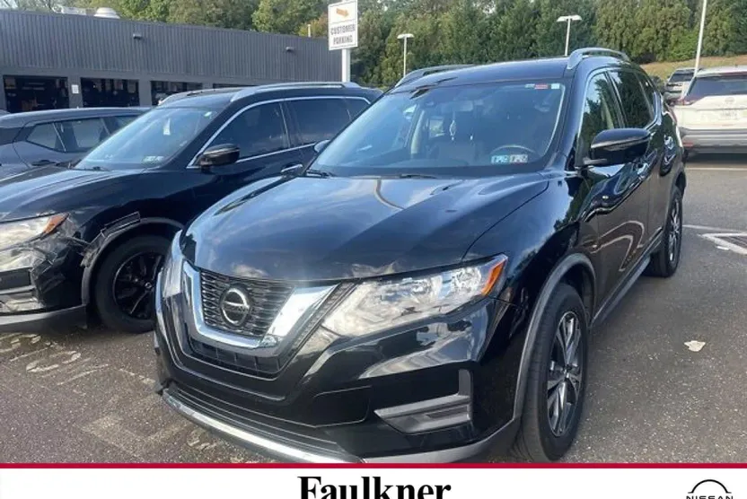 2019 Nissan Rogue SV photo 1