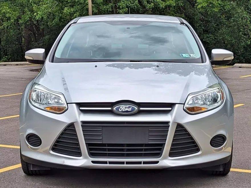2014 Ford Focus Sedan photo 2