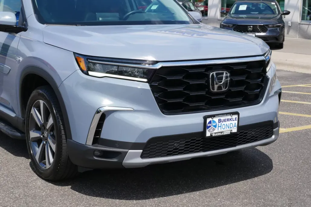 2025 Honda Pilot Touring photo 1