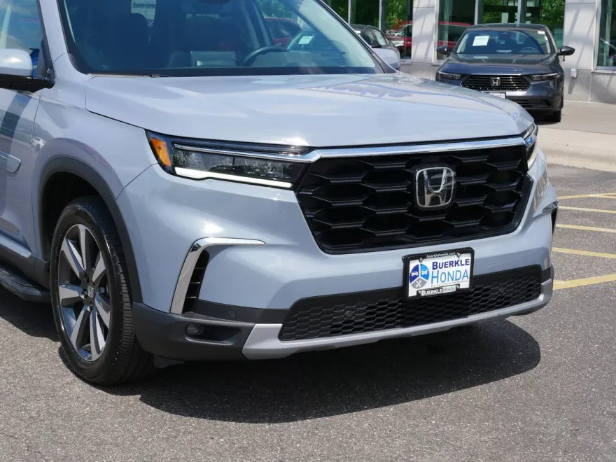 2025 Honda Pilot Touring photo 1