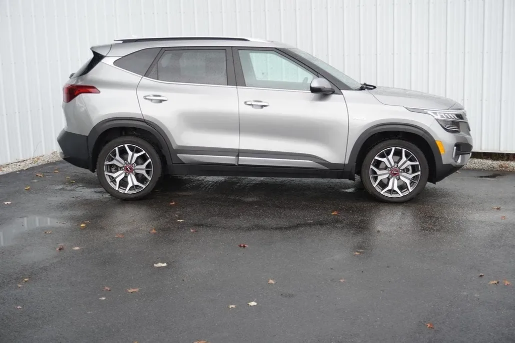 2023 Kia Seltos SX photo 1