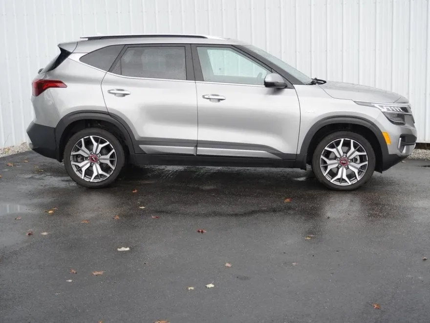 2023 Kia Seltos SX photo 1