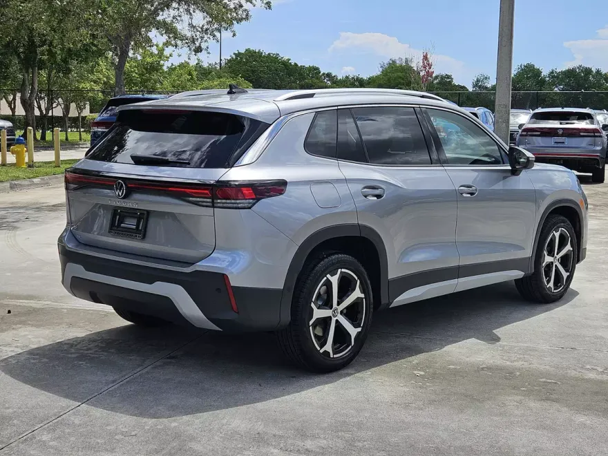 2025 Volkswagen Tiguan SE photo 1