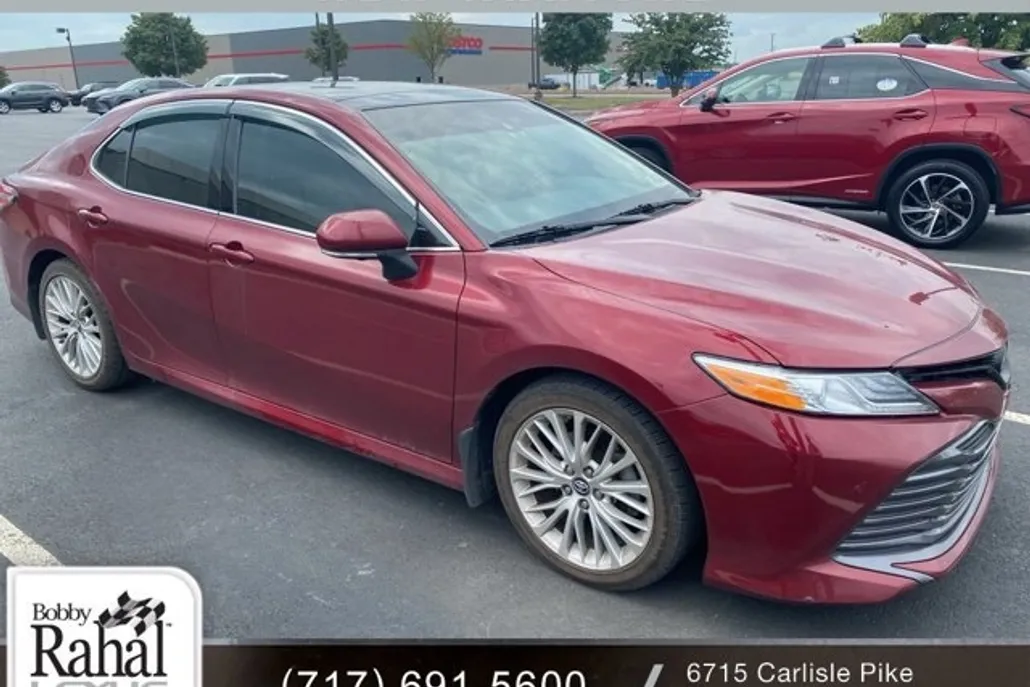 2018 Toyota Camry XLE photo 1