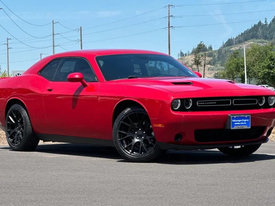 2016 Dodge Challenger SXT photo 1