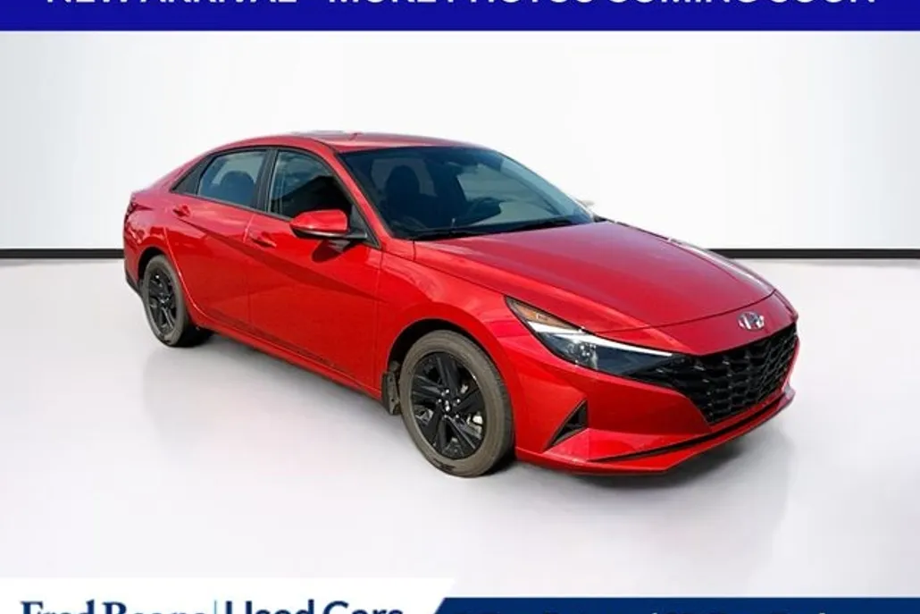 2023 Hyundai Elantra SEL photo 1