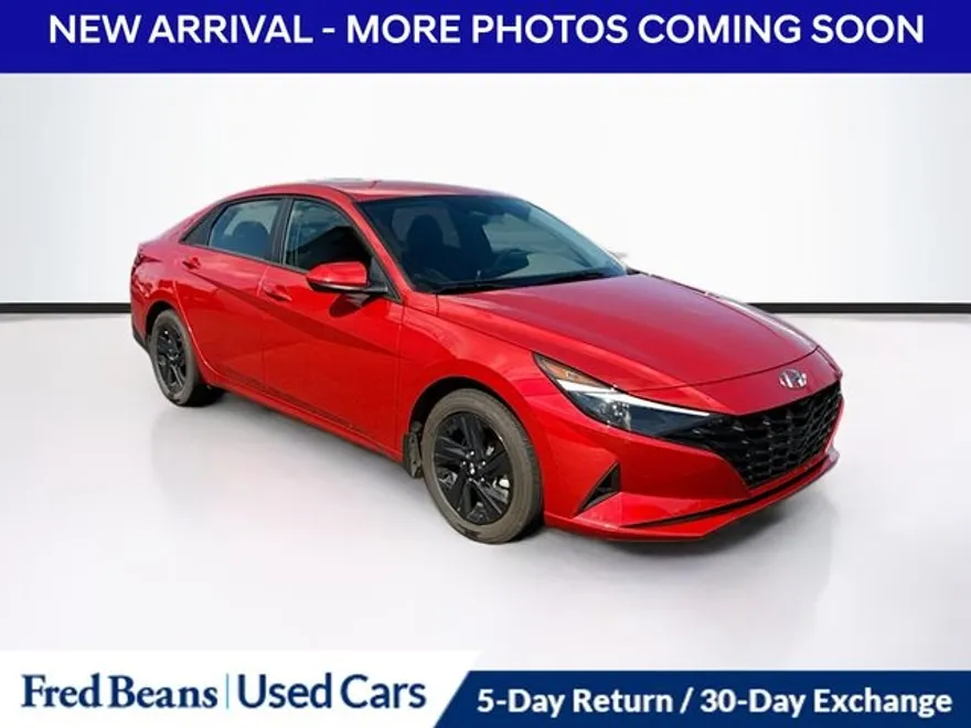 2023 Hyundai Elantra SEL photo 1