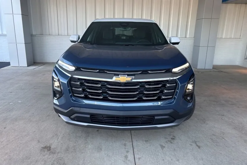 2026 Chevrolet Equinox LT photo 1