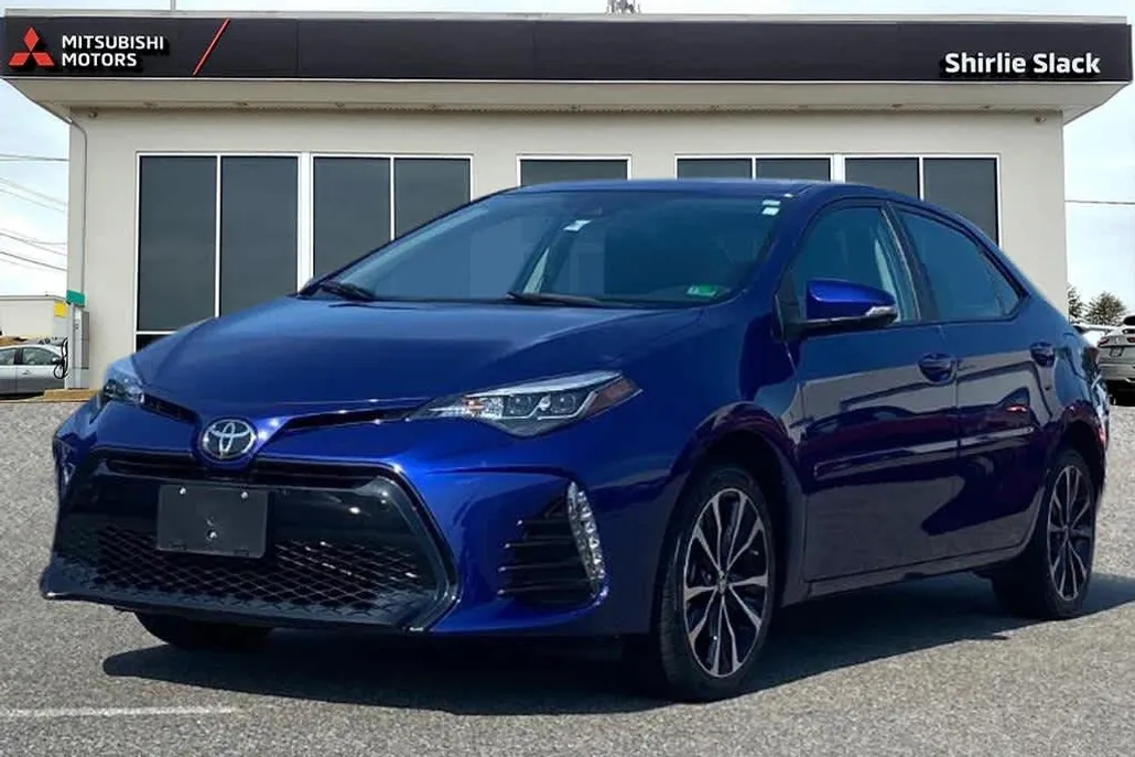 2017 Toyota Corolla SE photo 1