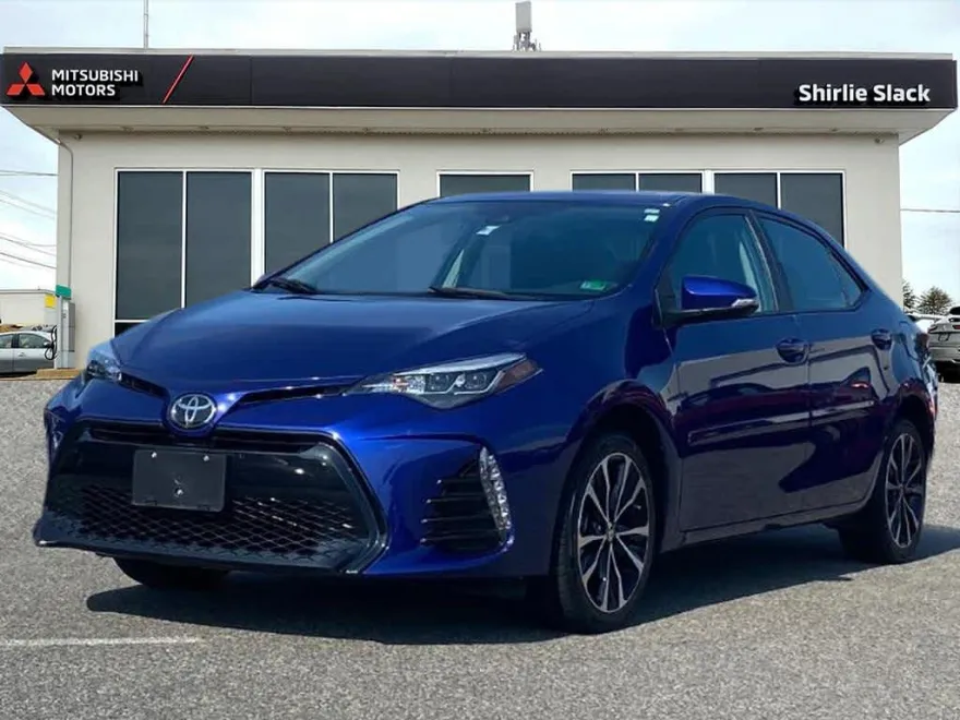 2017 Toyota Corolla SE photo 1