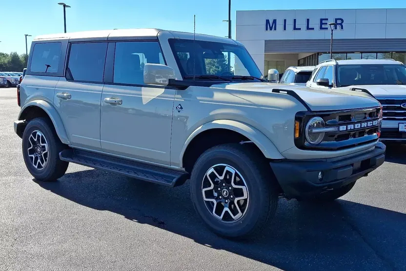 2025 Ford Bronco Outer Banks photo 1