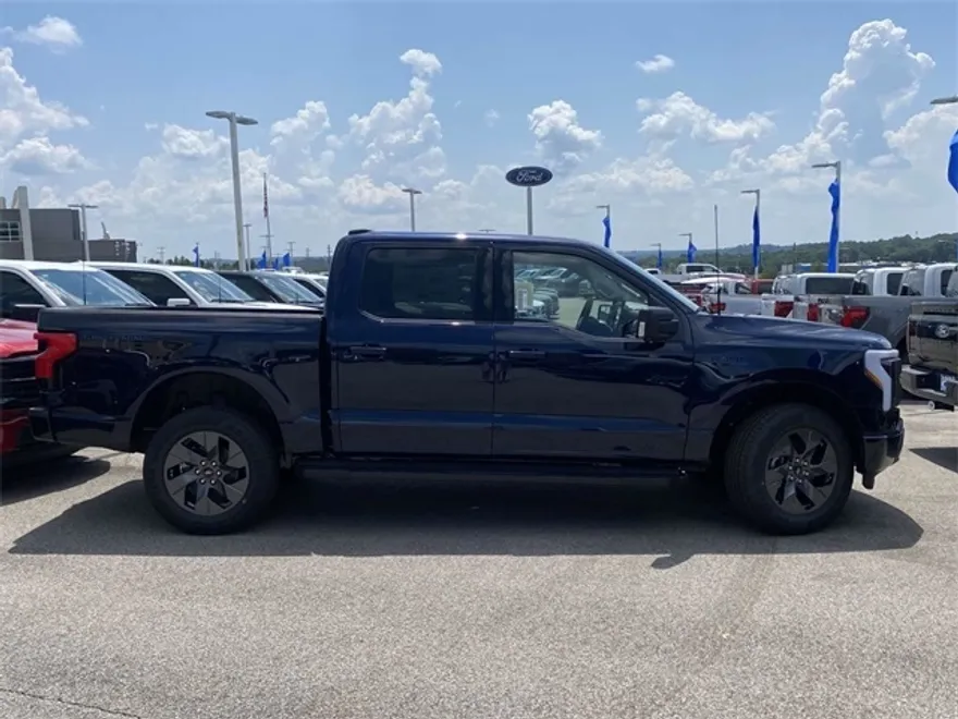2025 Ford F-150 Lightning photo 1