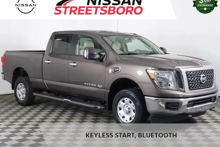 2017 Nissan Titan SV photo 1