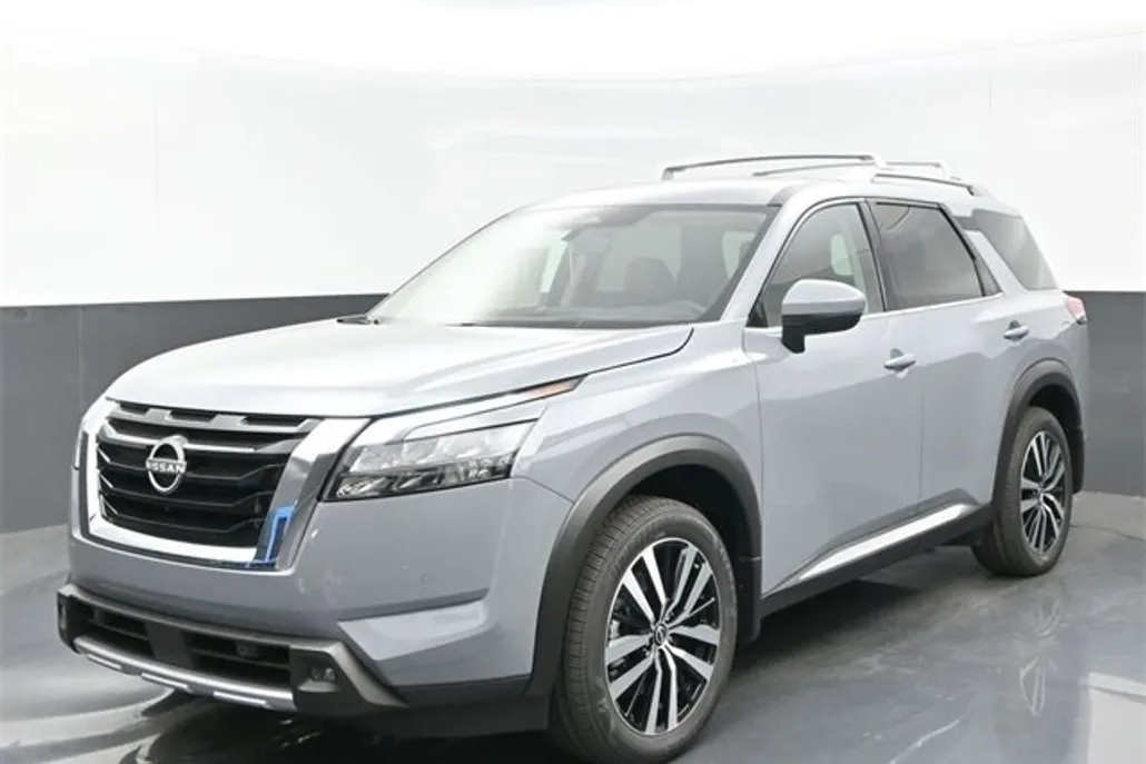 2025 Nissan Pathfinder Platinum photo 1