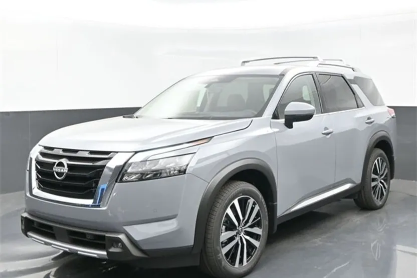 2025 Nissan Pathfinder Platinum photo 1