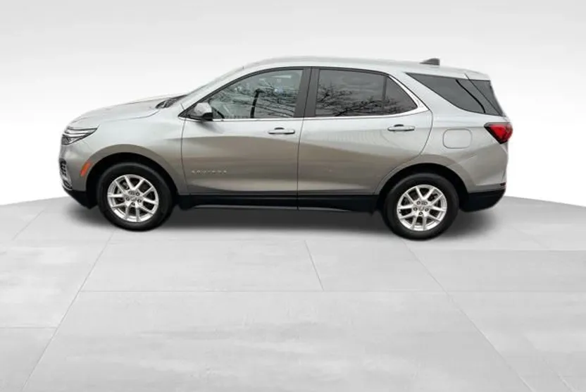2023 Chevrolet Equinox LT photo 1