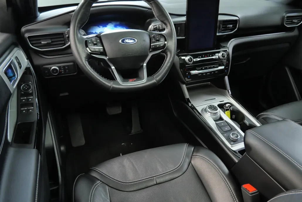 2022 Ford Explorer ST photo 1