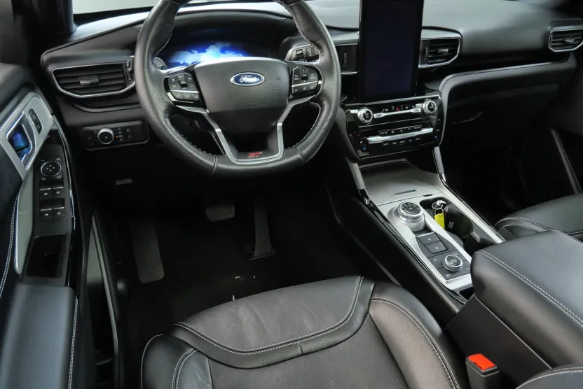 2022 Ford Explorer ST photo 1