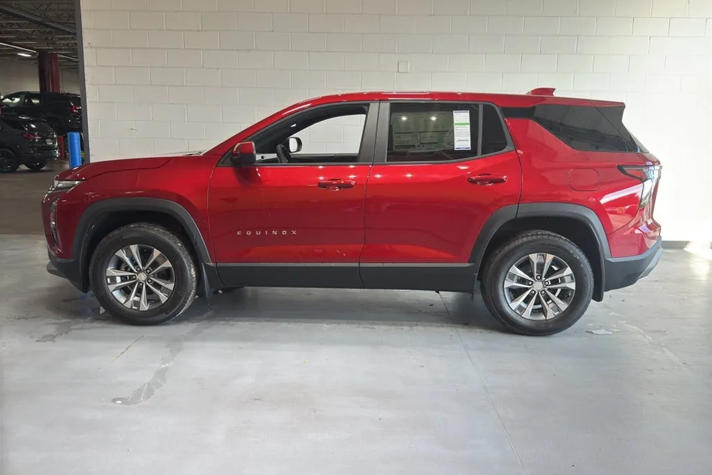 2026 Chevrolet Equinox LT photo 1