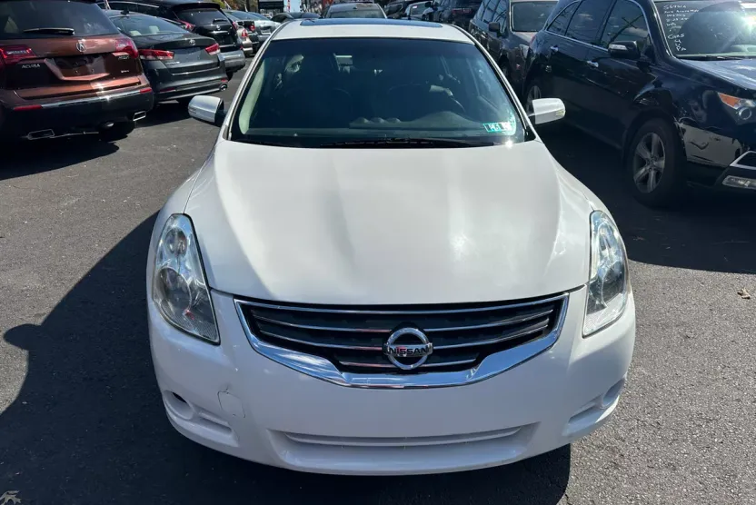 2011 Nissan Altima 2.5 SL photo 1