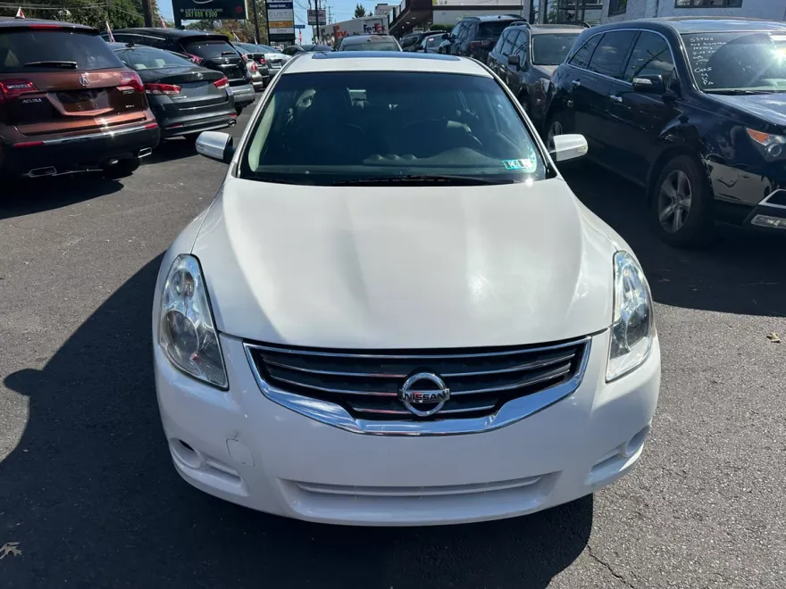 2011 Nissan Altima 2.5 SL photo 1