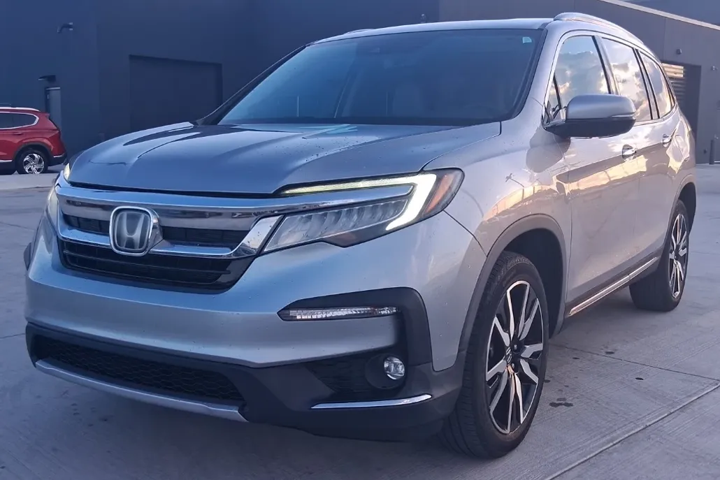 2019 Honda Pilot Touring photo 1