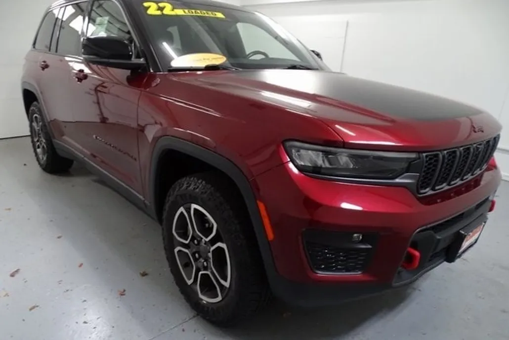2022 Jeep Grand Cherokee Trailhawk photo 1