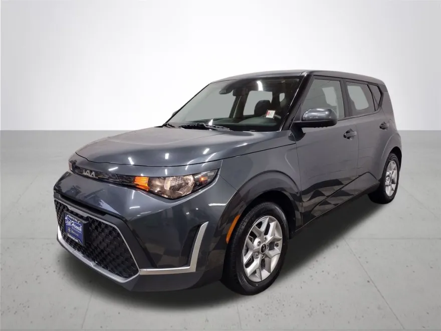 2023 Kia Soul LX photo 1