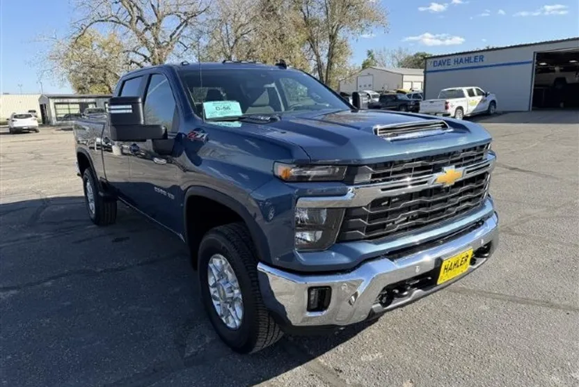 2025 Chevrolet Silverado 2500HD LT photo 1