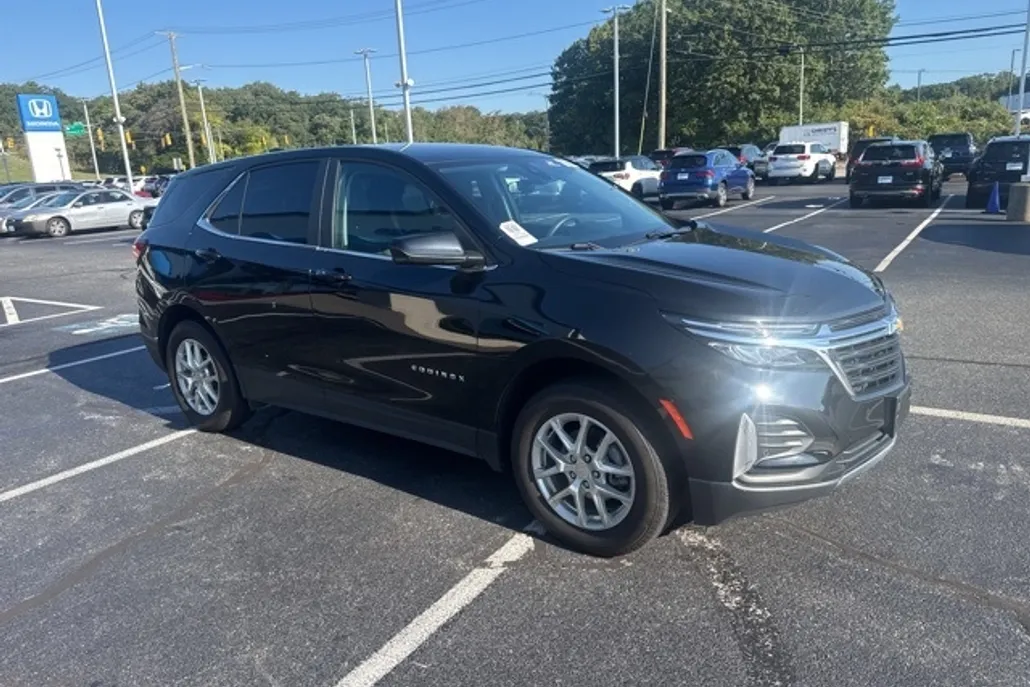 2023 Chevrolet Equinox LT photo 1