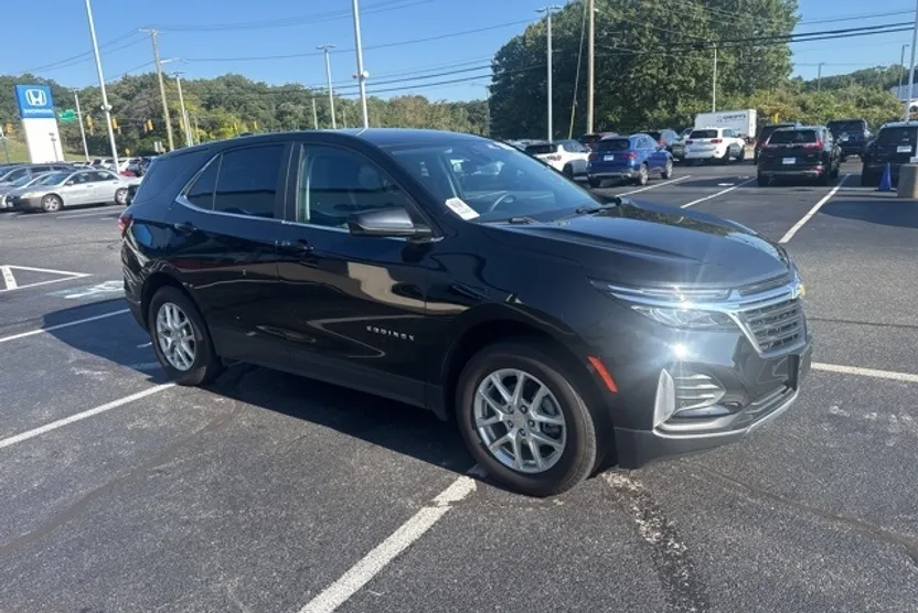 2023 Chevrolet Equinox LT photo 1