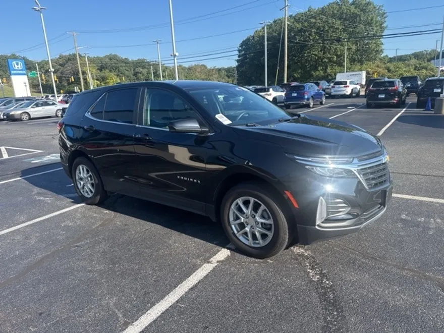 2023 Chevrolet Equinox LT photo 1