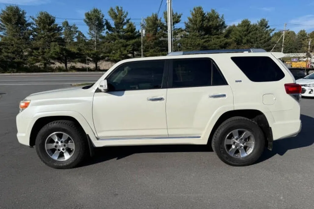 2013 Toyota 4Runner SR5 photo 1