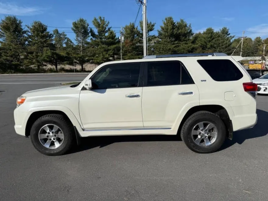 2013 Toyota 4Runner SR5 photo 1