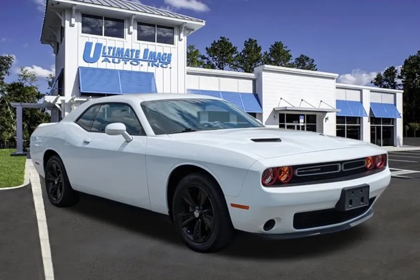 2021 Dodge Challenger SXT photo 1