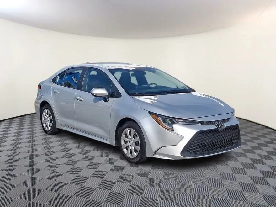2022 Toyota Corolla LE photo 1