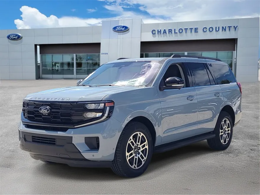 2025 Ford Expedition photo 1