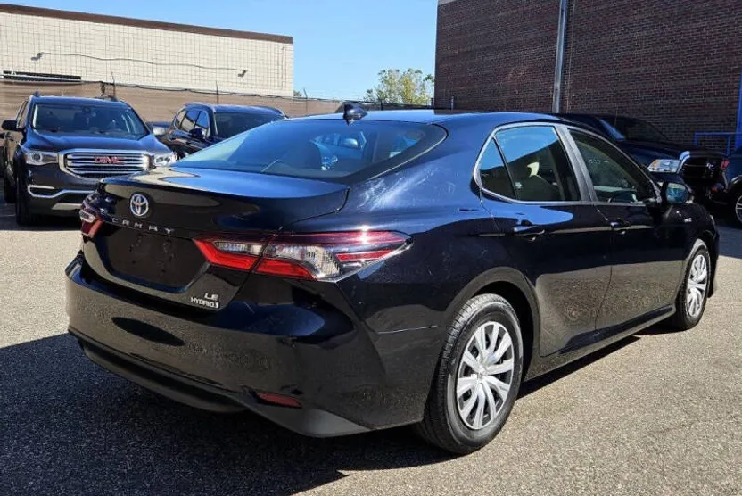 2021 Toyota Camry Hybrid LE photo 1