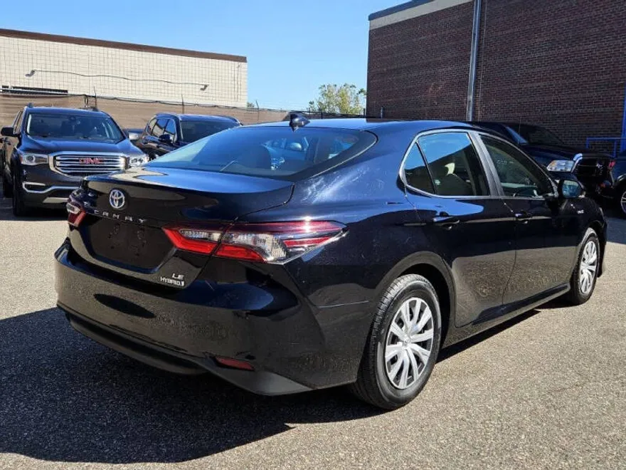 2021 Toyota Camry Hybrid LE photo 1